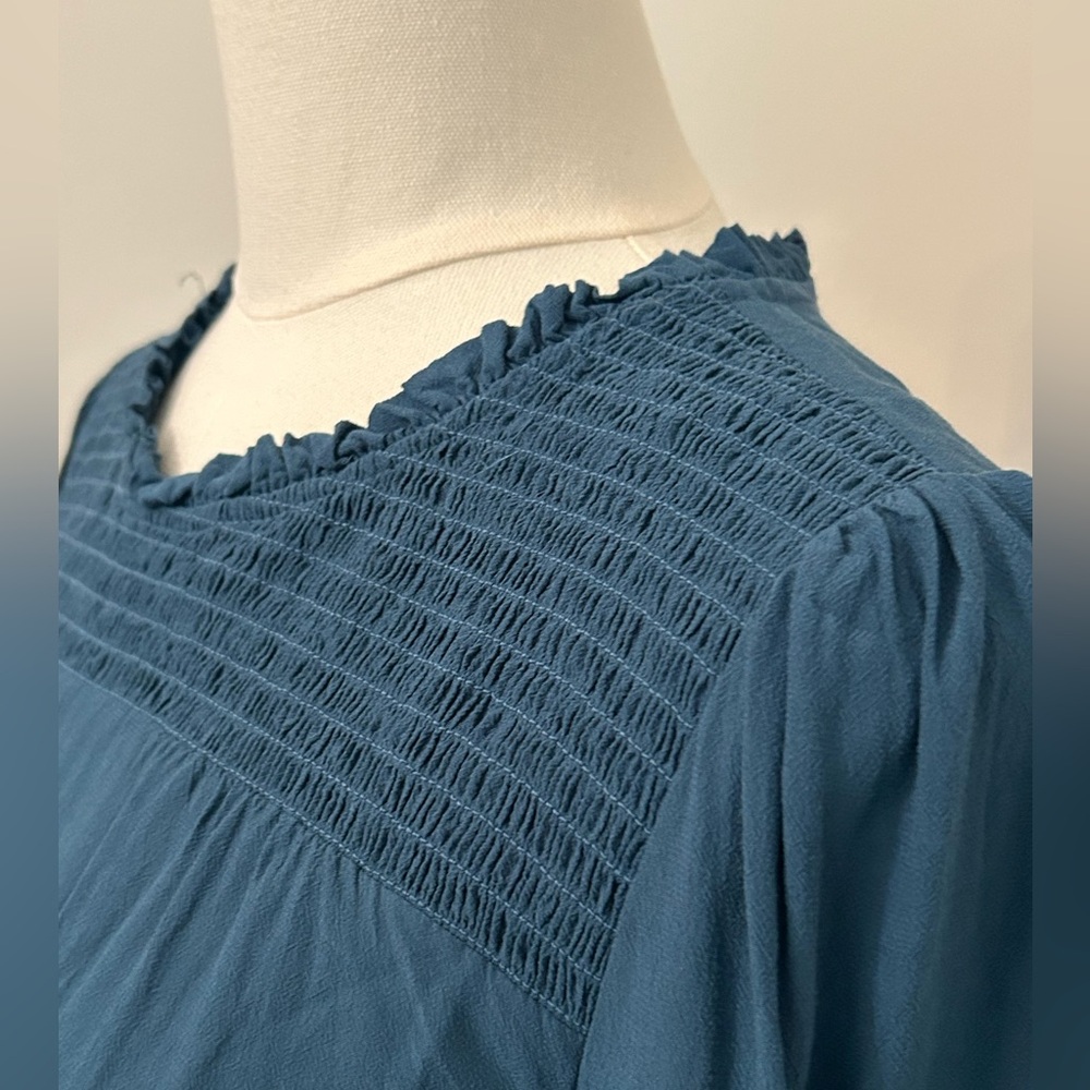 Talbots Women SMOCKED BLOUSE Long Sleeve Shirt Ruffle Trim Keyhole Size Medium